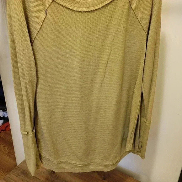 Free People Snowy Thermal Sunstone Green Yellow size S Long Sleeve Split Hem S - Picture 4 of 8